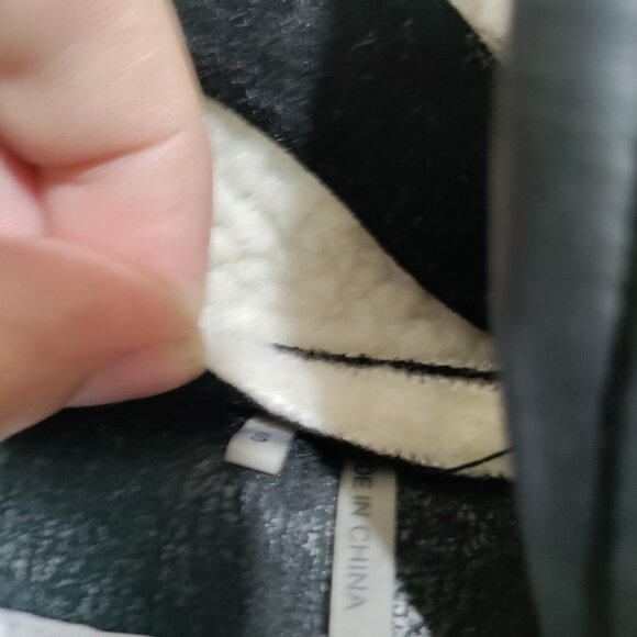 T‎ Tahari Black Faux Leather Vest Size Small - Picture 7 of 11